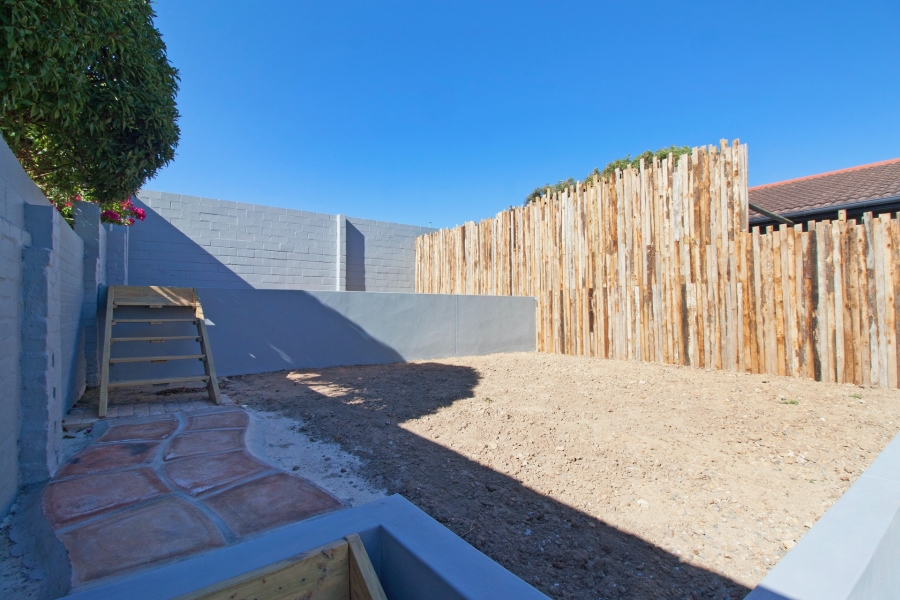 To Let 3 Bedroom Property for Rent in Sunnydale Western Cape